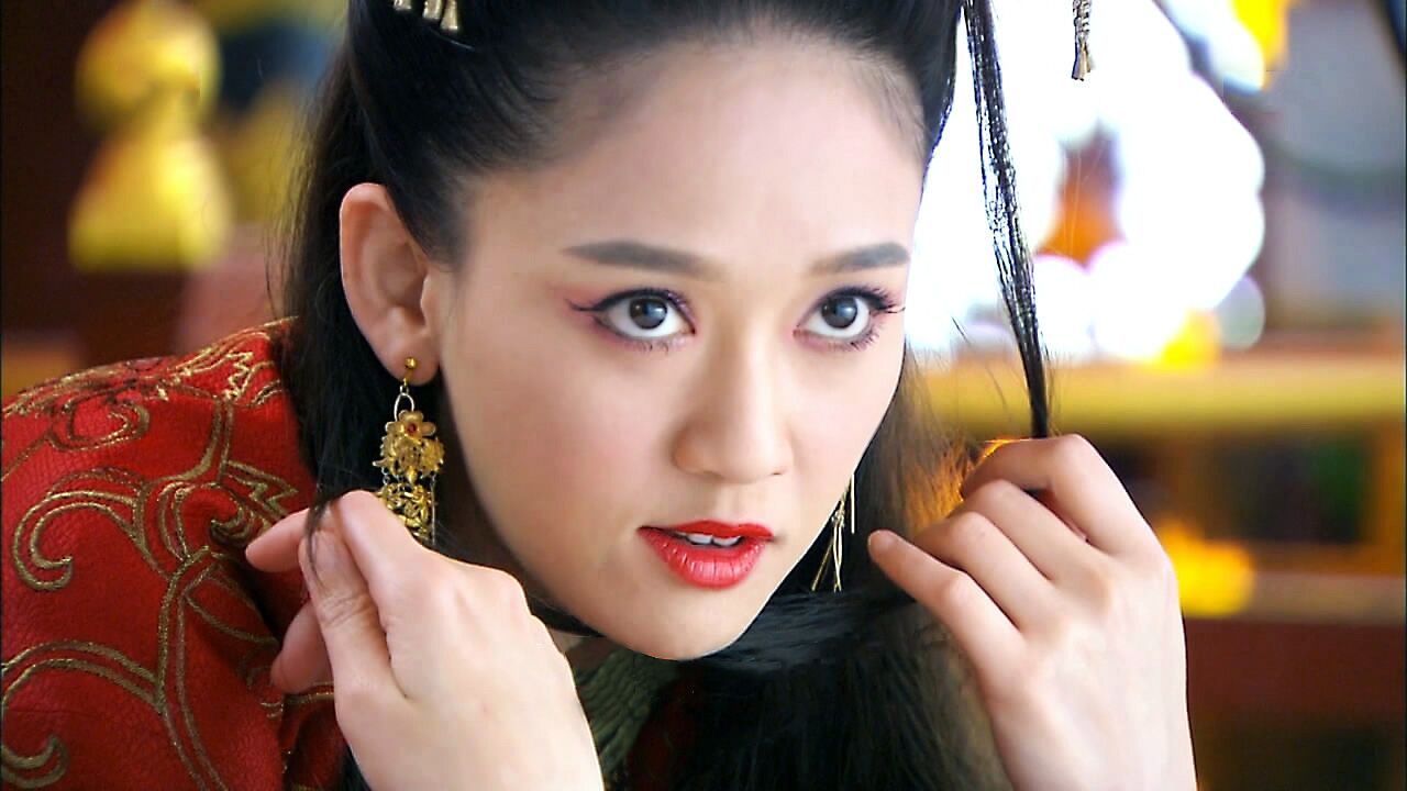 大眼睛女宝宝图片壁纸