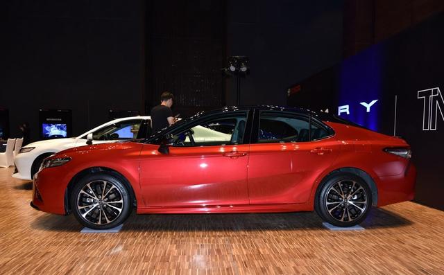 全新2018款凯美瑞,外观更帅配置更高,内饰科技