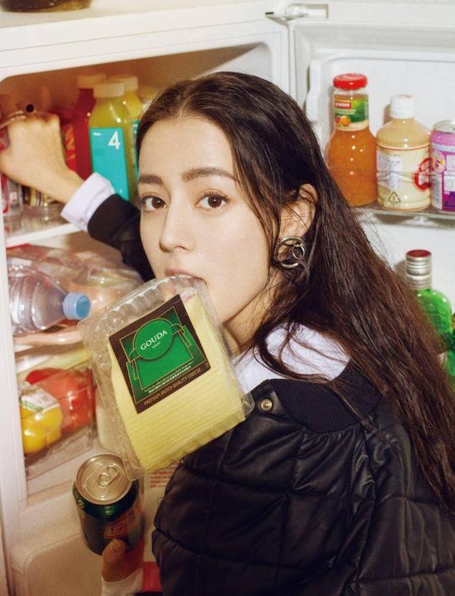 迪丽热巴难道跟杨幂一样爱上网游?网友疯狂留