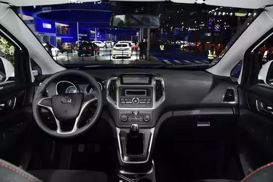 自主豪华MPV 空间超大 载人拉货两不误 售价5万起