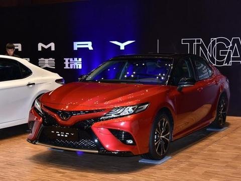 全新2018款凯美瑞，外观更帅配置更高，内饰科技感满满