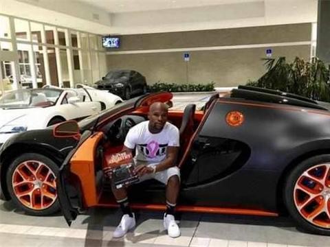 他炫起富来，王思聪都得靠边站！儿子一过生日，就送黄金豪车给他