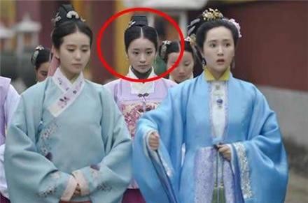 她给唐嫣做配角未火，《楚乔传》中打酱油爆红，今24岁开上豪车！