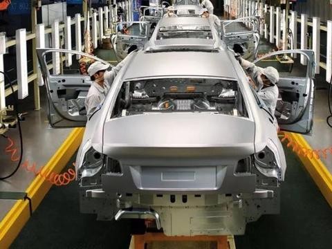 一枝独秀的吉利帝豪，能否扛旗引领自主轿车与合资抗衡？