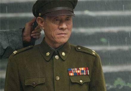 他先后娶三个老婆，为儿子与前妻复婚，今63岁收获幸福豪车出行！