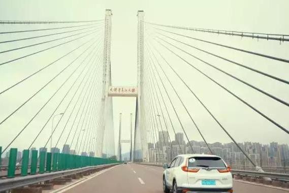 吹吧你！ 在堵车+山路的重庆 开满载SUV油耗不到3升