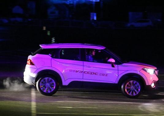 小帅虎再唱《红蜻蜓》，那是华晨中华V3的青春不散场