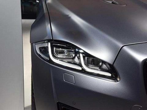 逼格甚至超过S级, 比宝马7系更美, 售价比A8还低, 看着像200万