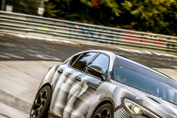 纽北最快 SUV 易主，阿尔法·罗密欧斩落保时捷