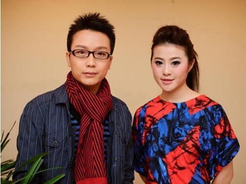 李雨儿与李玉刚同在选秀舞台上争取成名的机会,但李玉刚后来红了