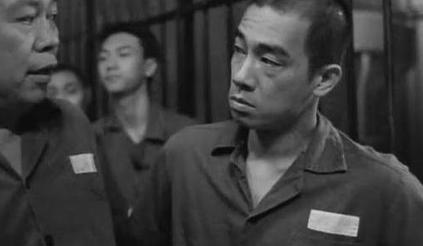 陈小春从小辍学、住贫民窟，难怪生火烧水那么熟练
