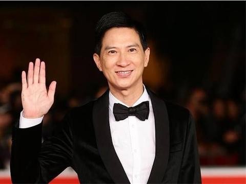 他被称为“宠妻狂魔”49岁开豪车还成影帝