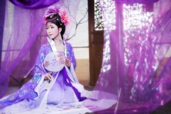 李玉刚惊艳巴黎时装周, 被老外错认是美女, 外媒