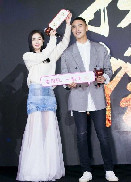 为了新剧杨幂与男主角被迫公开演暧昧那画面刘恺威恐怕不敢看