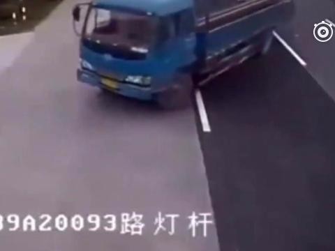 假如SUV不超速行驶，就不出现这灭顶之灾，大货车泪崩！