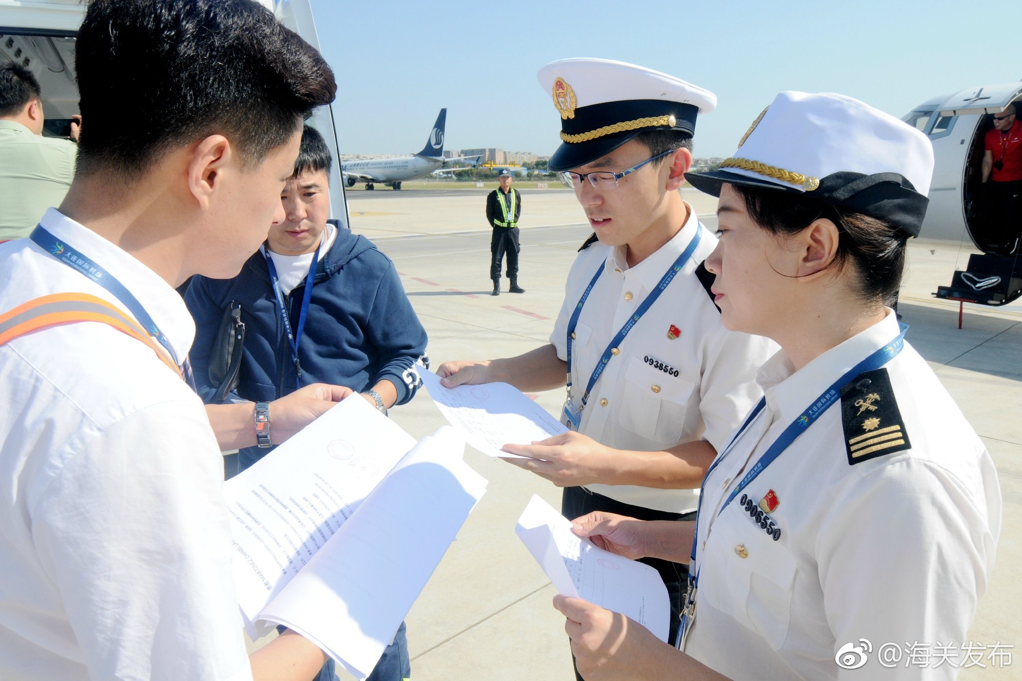 大连机场海关为心脏病患者架设"生命通道"