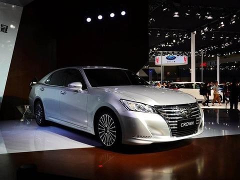 这台车不挂品牌车标也好卖！当出租车也豪华，你猜他是谁？