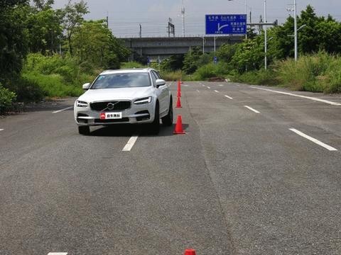 车长将近5米的北欧豪华车，性能表现让德系对手震惊