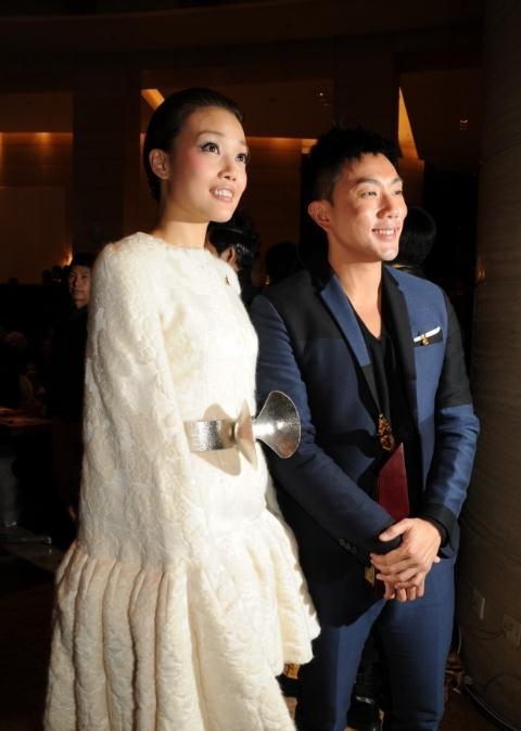 港媒传容祖儿年尾结婚为圆患癌妈妈心愿刘浩龙连声否认此事