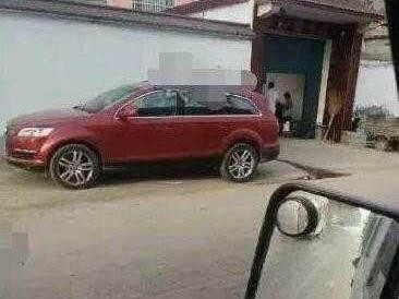 他曾经穷困潦倒，如今赚钱了自己不开豪车却给5个姐姐买豪宅