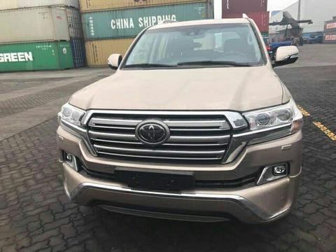 17款陆地巡洋舰酷路泽5700中东版超强动力霸气SUV山地越野