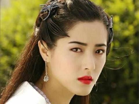 她三位男友全是影帝，今41岁比刘亦菲还美，百万的豪华车出行！