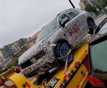 浙江一男子通过关系，提了吉利领克01，一路上全是焦点！