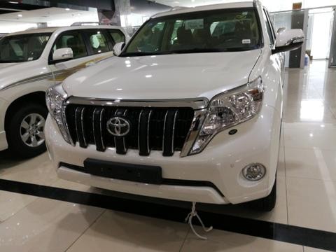 17款霸道400中东版霸气SUV重造外表豪华而不切任何艰难路况