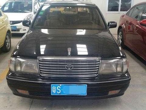 96年的丰田老皇冠竟比新车还好开，油耗也就7升，经典永存