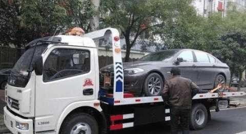 60万的帕萨特违停被拖走, 回来取车损耗严重, 至少要8万块