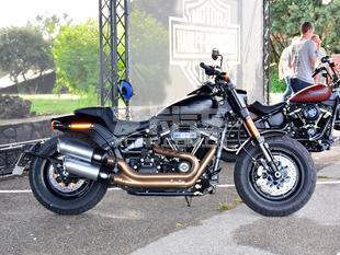 坚守美式机车文化 试驾2018款哈雷软尾