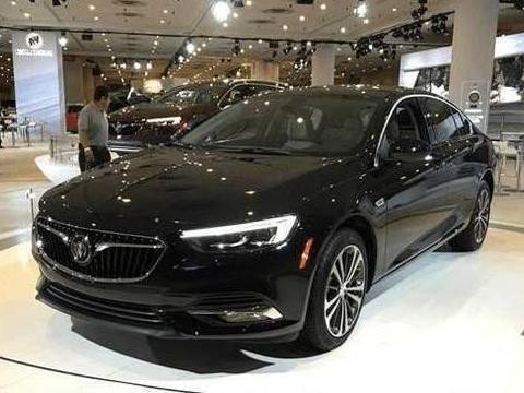 轿跑外观配上强劲的动力才卖17万，迈腾帕萨特都欲哭无泪