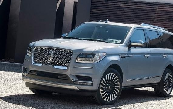 长5.2米的巨无霸，车内找不到换挡杆，换挡就像在弹钢琴一样