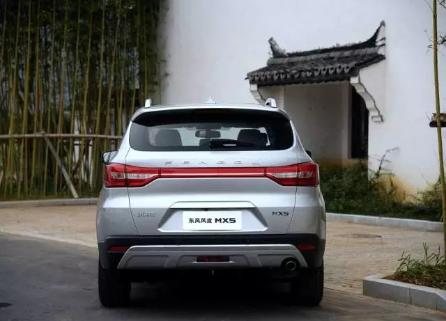 80%合资技术，这台10.35万起的大SUV，车尾看着像50万豪车！