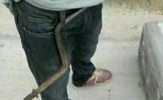 这辆桑塔纳厉害了!光车钥匙就2斤,开出去绝对