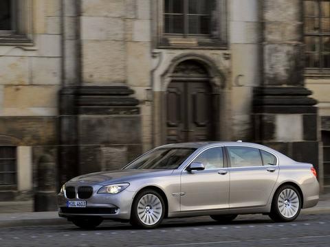 怪不得他们换球队了，原来他们开这种车