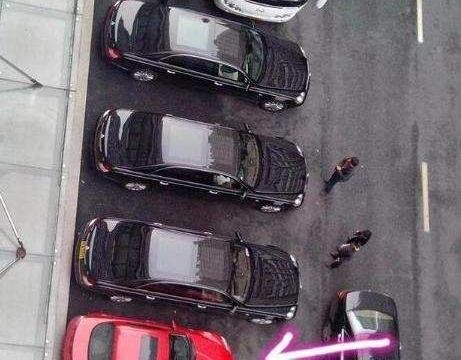 3辆迈巴赫停阿里总部, 马云那辆不是最显眼的, 有一辆挂着蓝牌