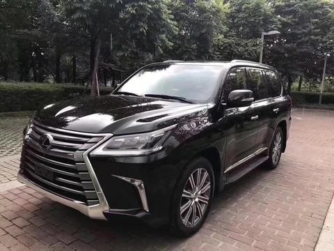 小伙八十万提了辆准新雷克萨斯LX570S，邻居都说看外观就值百万