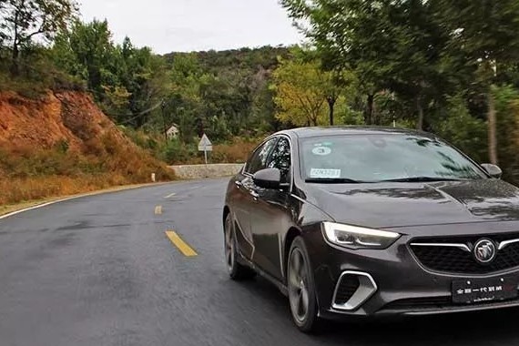 《车发烧》君威GS：主动减震器能带来多大的好处？