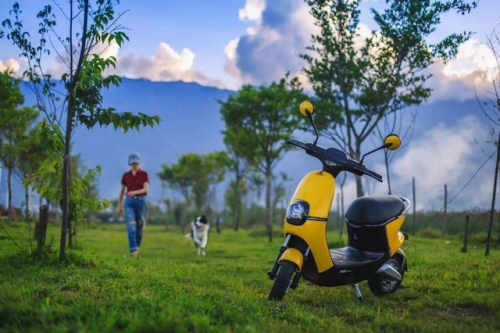 我喜欢秋天,也喜欢雅迪电动车