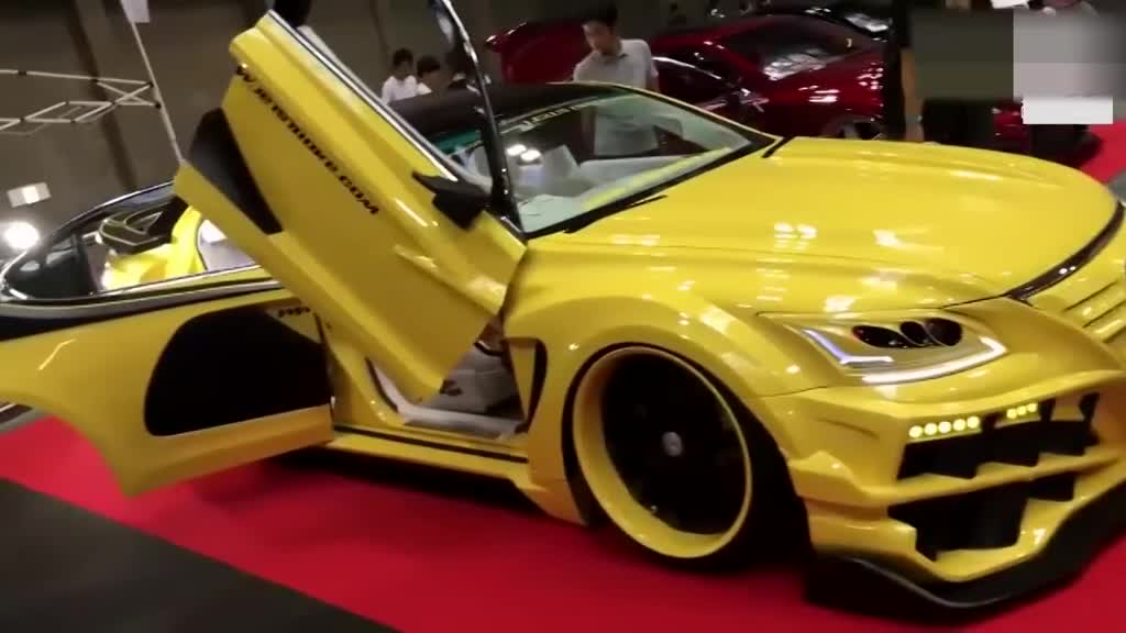 东京暴走族的改装车探秘各种逆天贴图，真是把脑洞开到最大了！