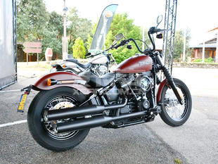 坚守美式机车文化 试驾2018款哈雷软尾