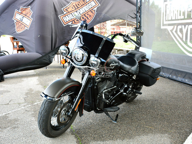 坚守美式机车文化 试驾2018款哈雷软尾