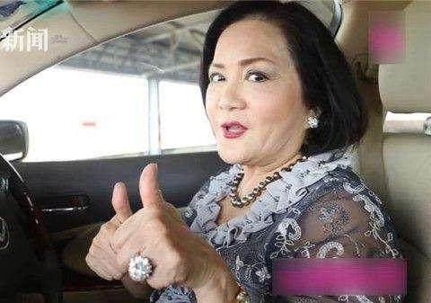 富婆买了辆劳斯莱斯高薪招司机，月薪10万，三个月没有招到！