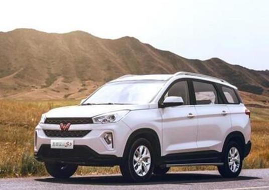 宏光S3实车到店，大7座，内饰不输汉兰达，6万左右要排队购车！