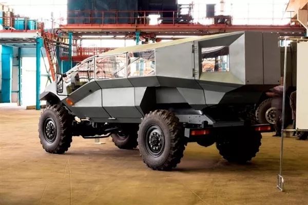 战斗民族果然强悍!越野车都能改成“飞船”