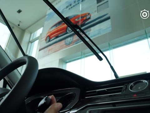 倒车还在调后视镜？迈腾车主速来看如何设置倒车后视镜自动翻转