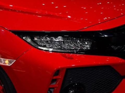 外观和思域一样，暴躁起来完虐宝马M2