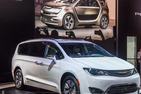 克莱斯勒新款商务MPV亮相，奢华内饰不输埃尔法