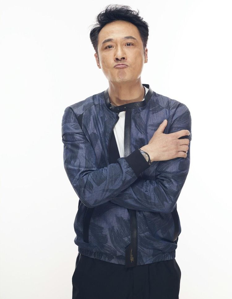 吴镇宇老婆照片流出, 怪不得不许老婆出镜, 网友: 太美了
